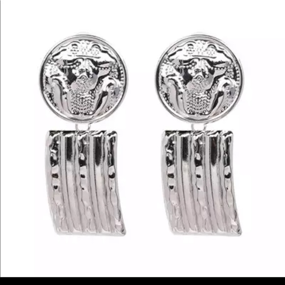 NWOT EARRINGS - Picture 2 of 2